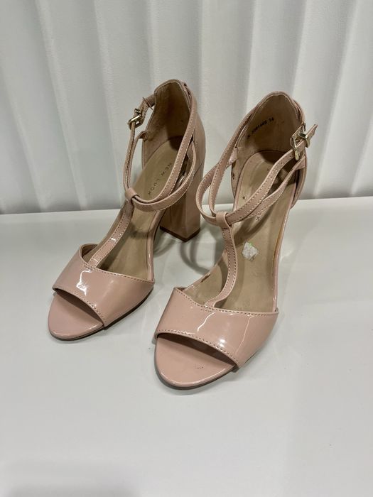 Buty na słupku New Look pudrowy róż