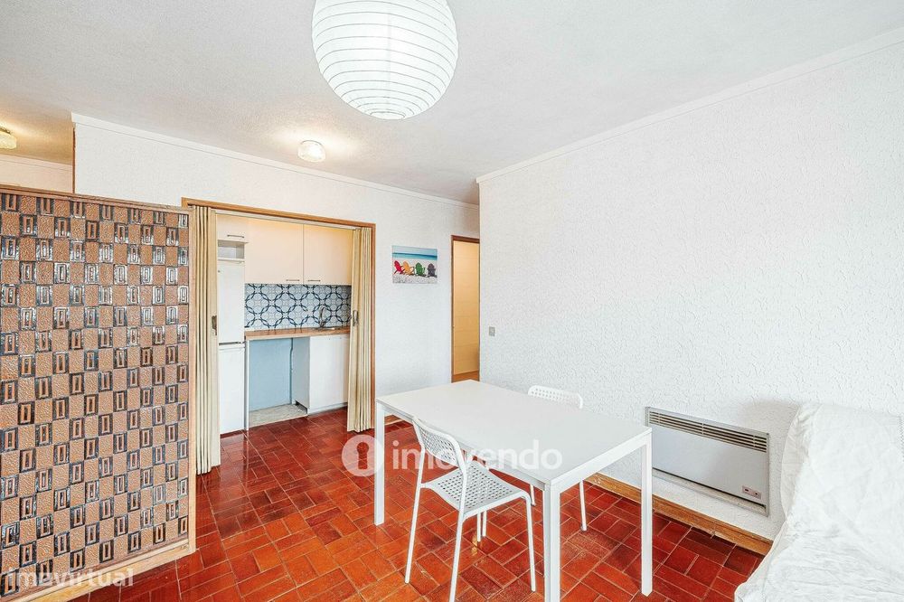 Apartamento T1 junto à praia, com estacionamento, Costa da Caparica