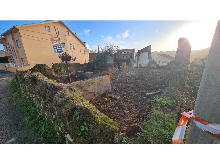 Ruína com 170 m2 em terreno com 500 m2 | Arneiros, Ventosa TVD