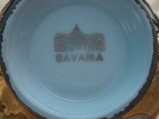 Stara cukiernica złota ze scenka Bavaria