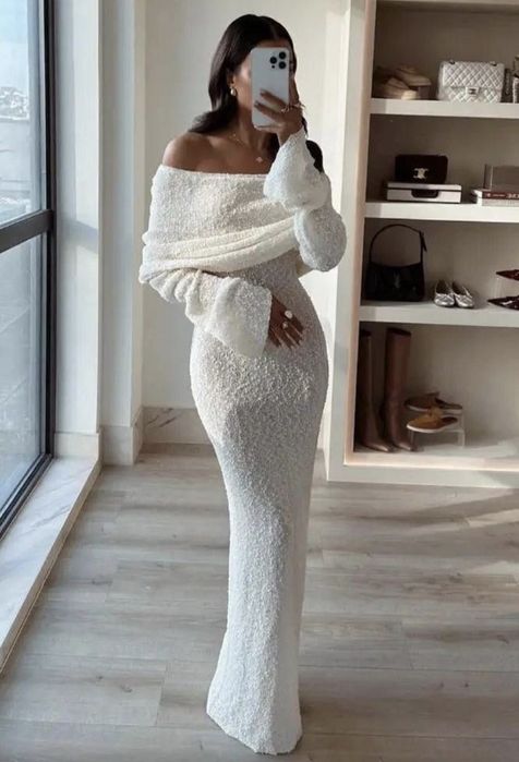 Елегантно максі сукня з відкритими плечами