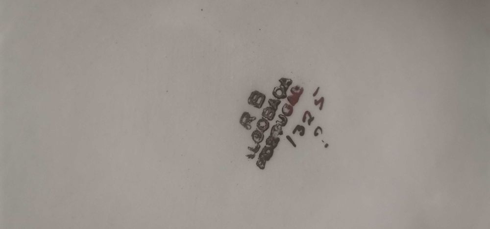 Terrina antiga em faiança de Alcobaça