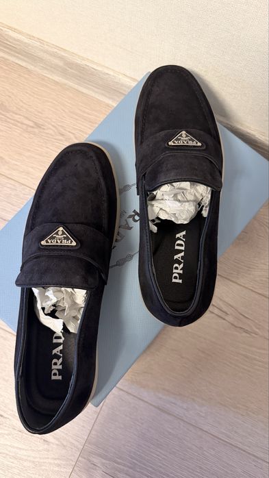 замшеві лофери Prada