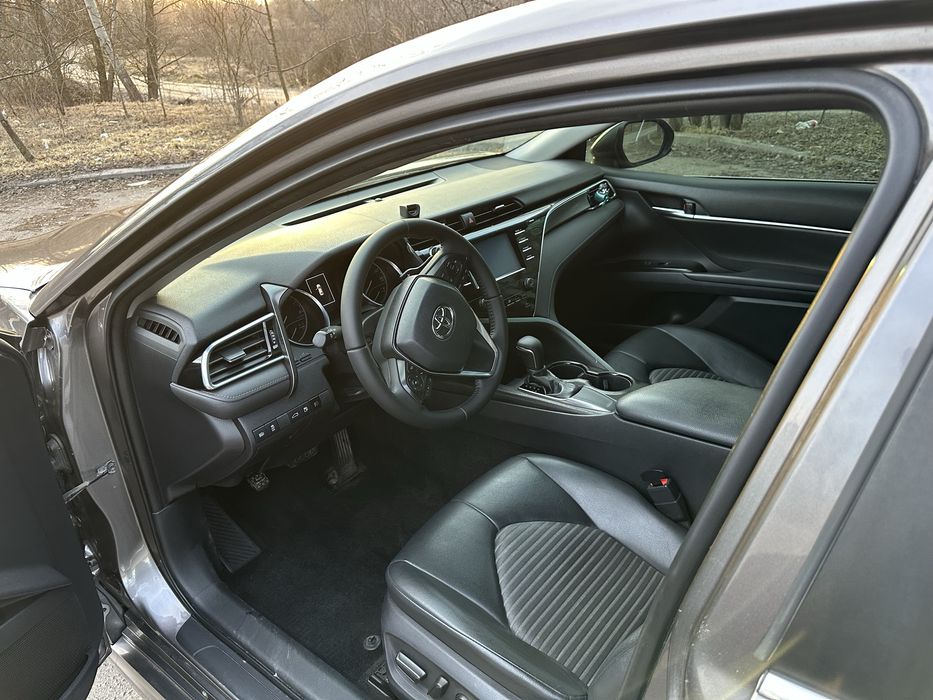 Toyota Camry SE 2018 рік