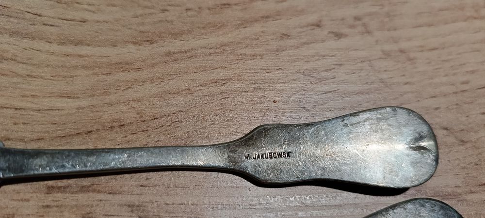Stare lyzeczki kolekcjonerskie.