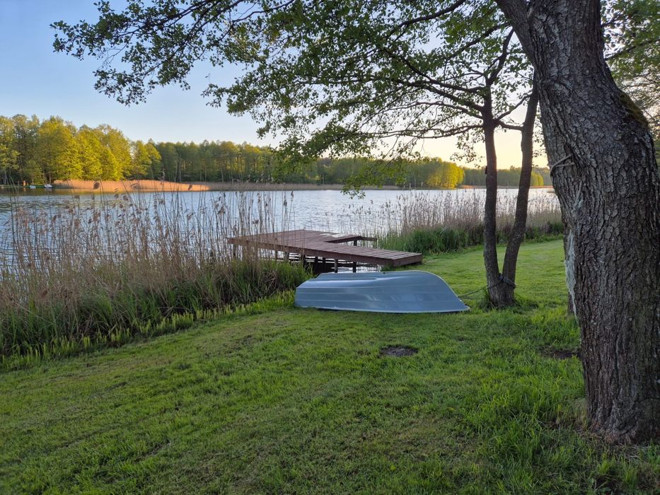 Domek nad jeziorem Dworackim - Mazury, wrzesień, pomost, linia brzegowa,