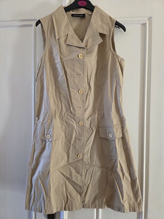 Vestido bege com bolsos