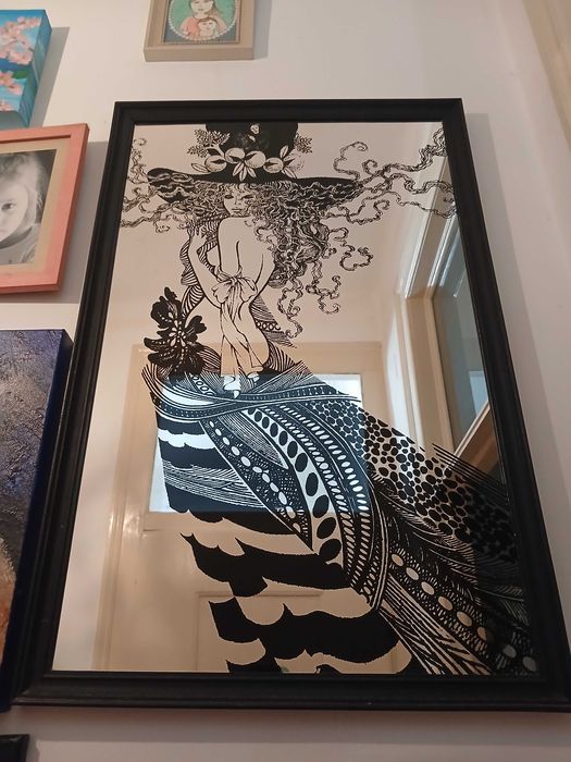 Espelho quadro com impressão feminina