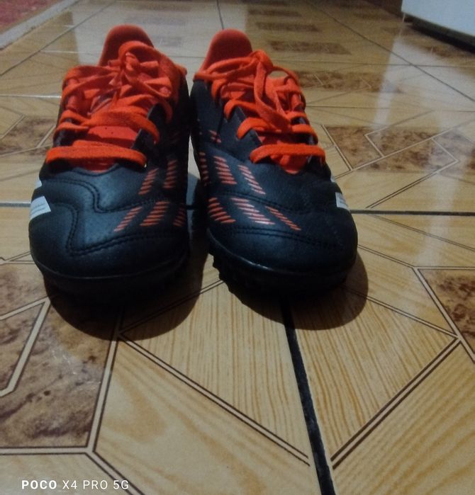 Сороконожки спортивне взуття