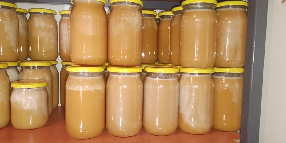 Miód z przydomowej pasieki