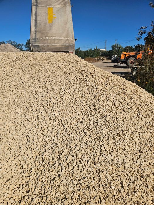 Kruszywo wapienne kolor kremowy kliniec 4-31,5 tłuczeń 31,5-63