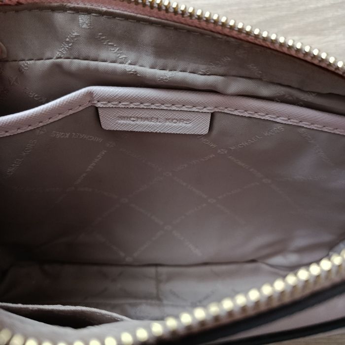 Крос-боді сумка від Michael Kors Pink Jet set