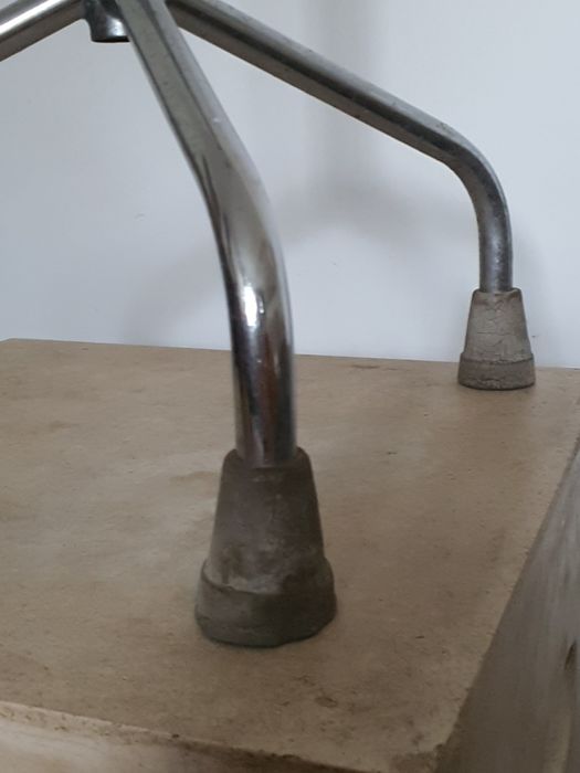 Muleta Bengala tripé usada