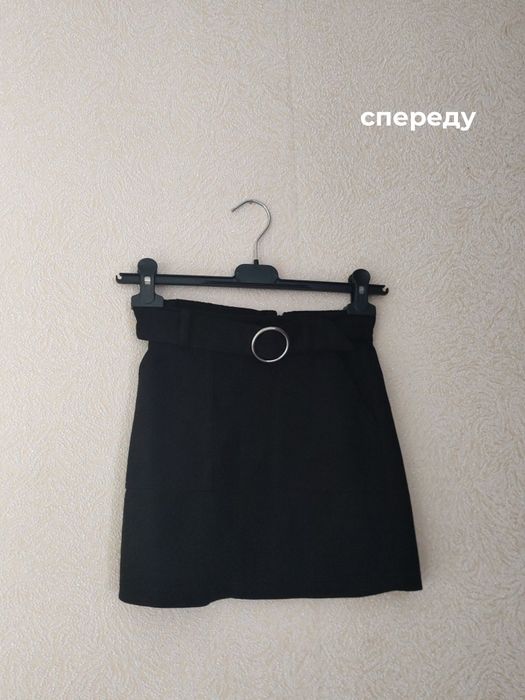 Жіноча чорна велюрова спідниця Bershka