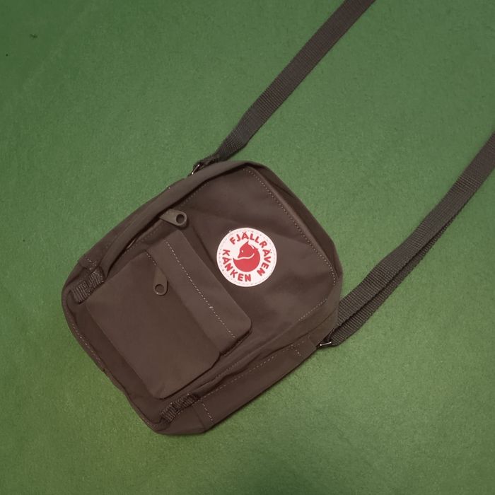 Барсетка Fjällräven Kanken Sling, зелена сумка бананка fjallraven канкен хакі сумка месенджер через плече, темно зелена хаки сумочка фіал рейвен лиса