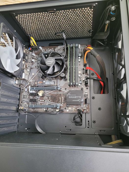 Komputer gamingowy i7 10700, Gigabyte B460M, SSD M.2, DDR4 32GB, W11