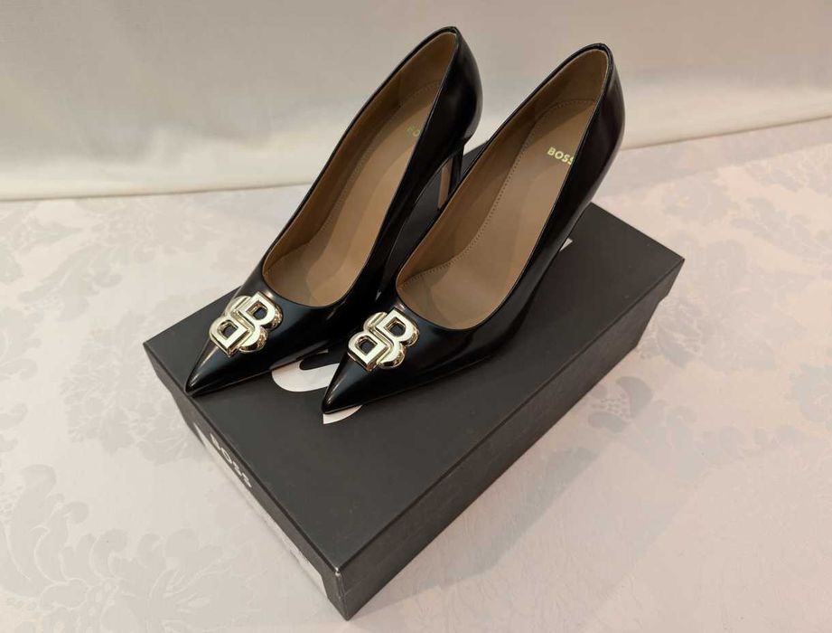 Sapatos BOSS em pele - NOVOS