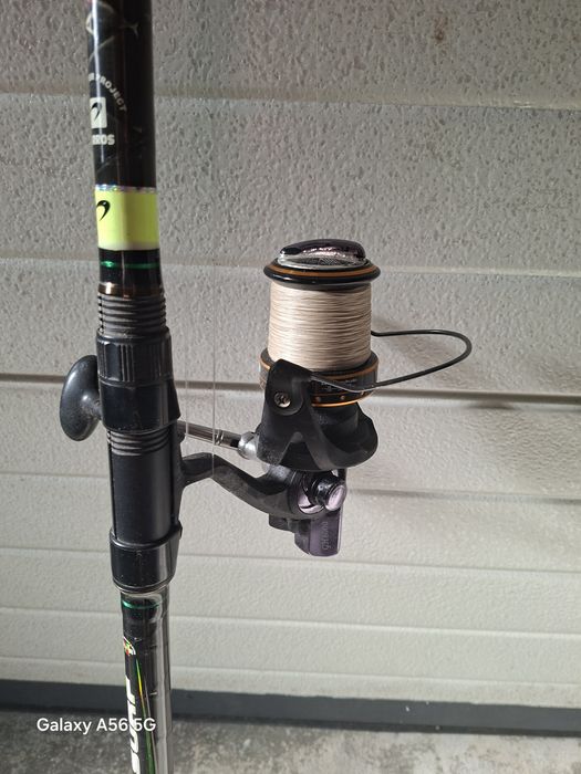 Cana surfcasting 4.5m com carreto com 150 m de multi filamentos