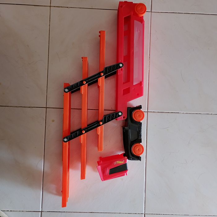 Camião Mega Hauler Hot Wheels