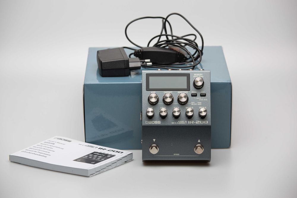 BOSS IR-200 Amp & IR Cabinet