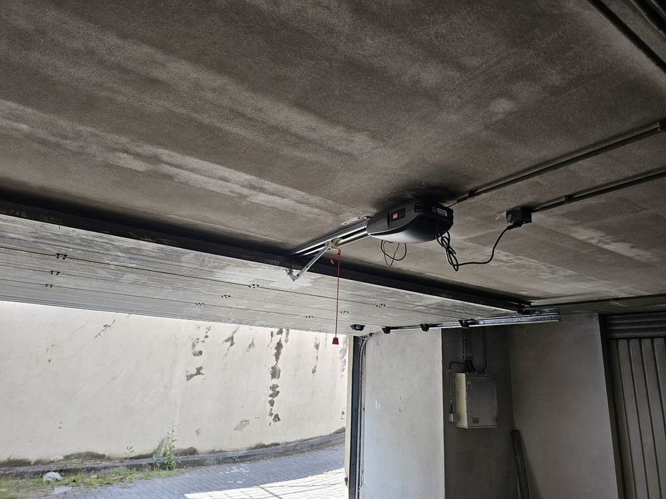 Garagem independente.