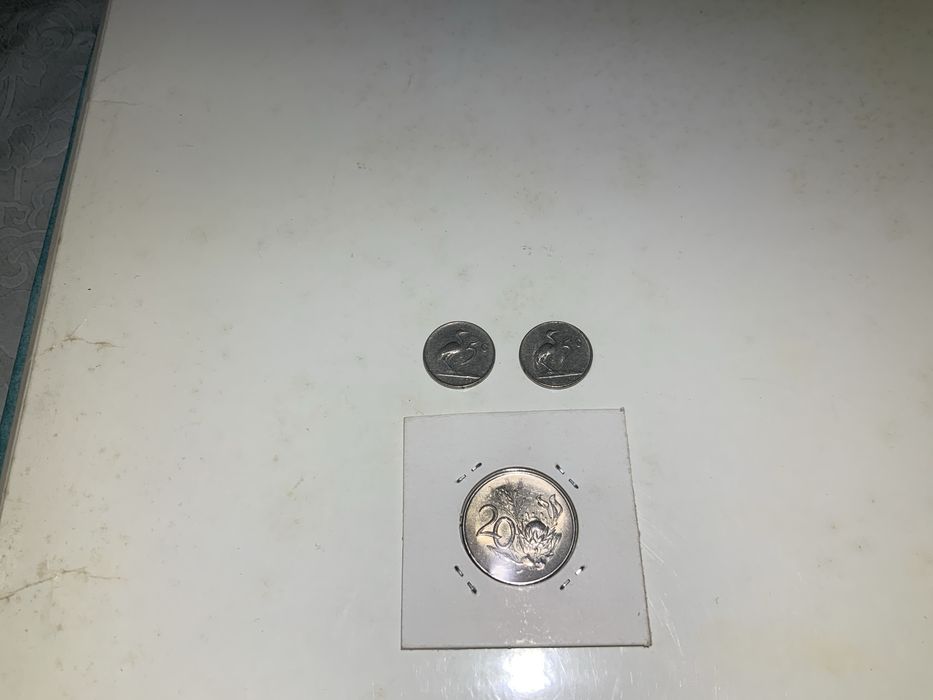Moedas   	Africa do Sul 5 centavos 1965+66 e 20 centavos 1965