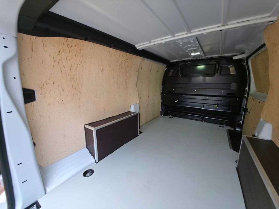 Zabudowa zabezpieczenie ze sklejki Opel Vivaro van