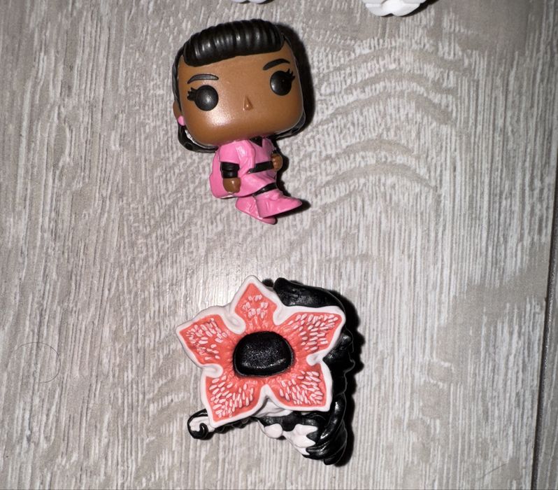 Figurki stranger things funko pop kinder joy