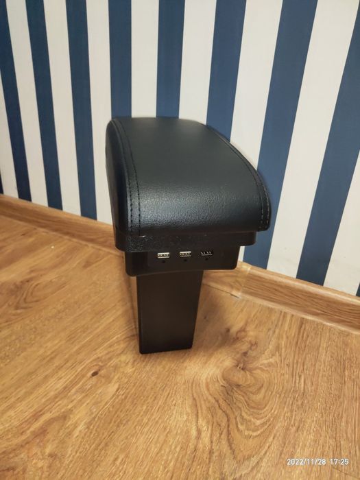 Подлокотник підлокітник Peugeot 2008