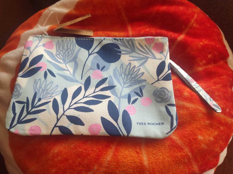 Kosmetyczka + penseta