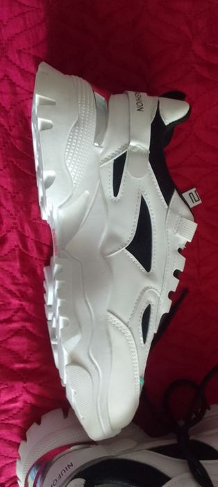 Женские кроссовки 40-41  р