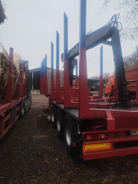 Напівпричіп лісової з лісовим краном навантажувачем