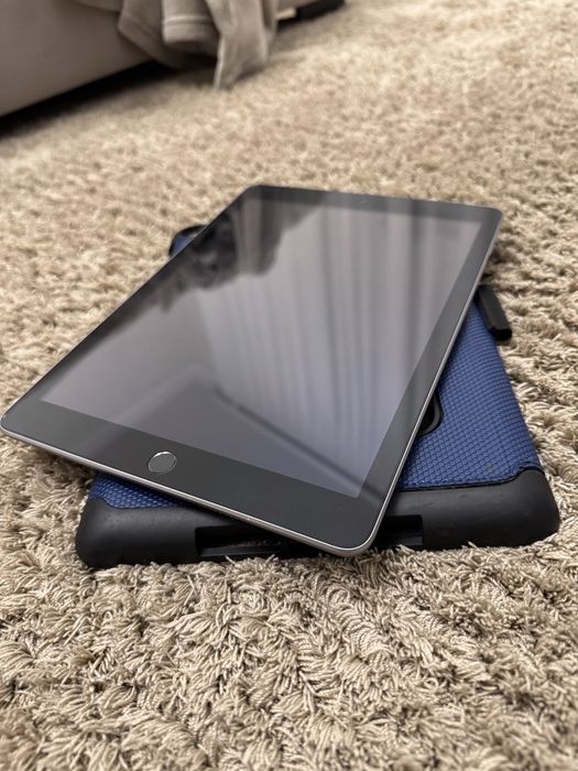 Apple iPad 5 (2017)  LTE 32 GB + чохол у подарунок