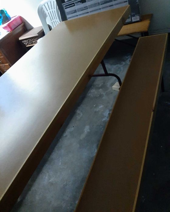 Mesa comprida nova para festas