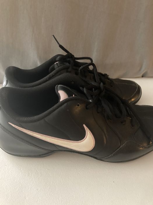 Tenis Nike pretos para dança