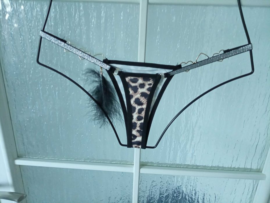 Frywolne panterkowe stringi,XL
