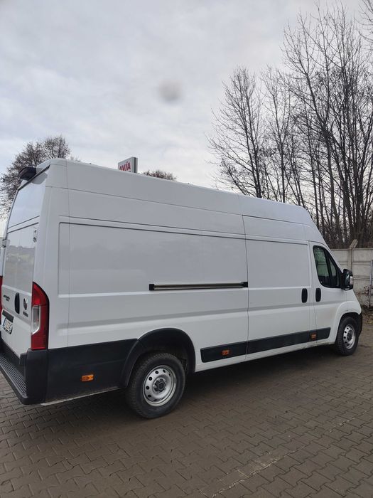 Wynajem busa dostawczego Fiat Ducato 2024 do 3.5t