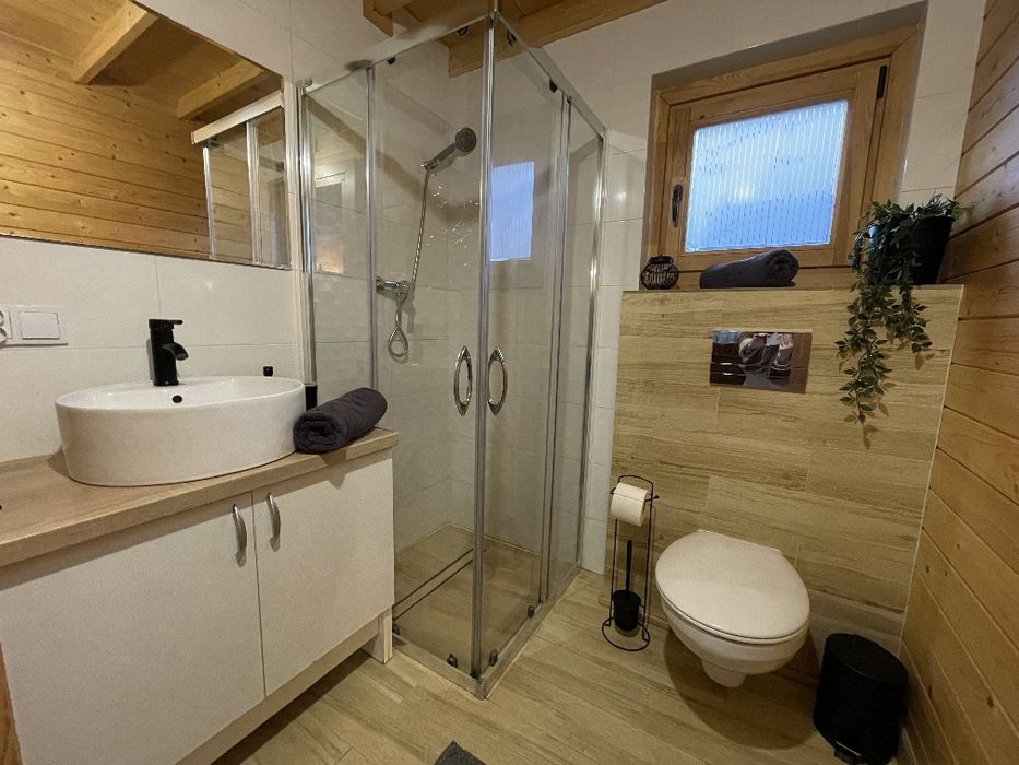Domek drewniany z wiatą; Sauna; JACUZZI