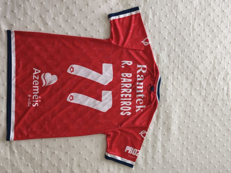 Camisola autografada Ricardo Barreiros (Oliveirense)