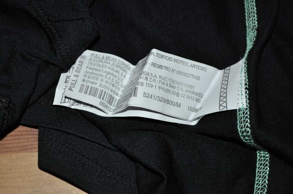 Sportowa koszulka ze stanikiem - PULL & BEAR - XS/S - czarna - KRAKÓW