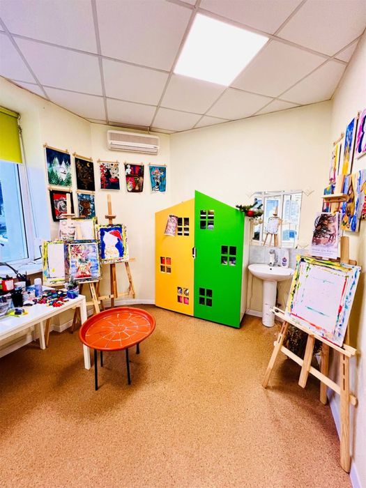 Продаж унікального фасадного приміщення  в ЦЕНТРІ, вул.Б.Хмельницького