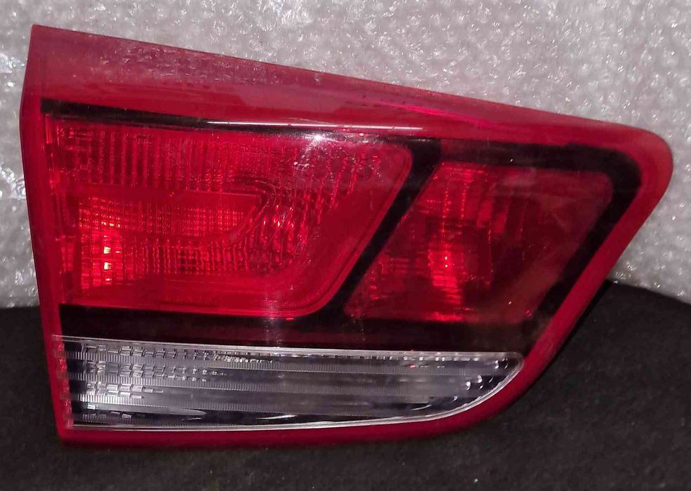 Farolim da Mala Esquerdo 92403H8 - KIA RIO IV