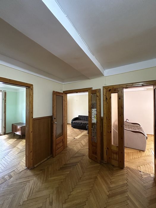 Продається 3 кім чешка в районі Комарова на 2 поверсі
