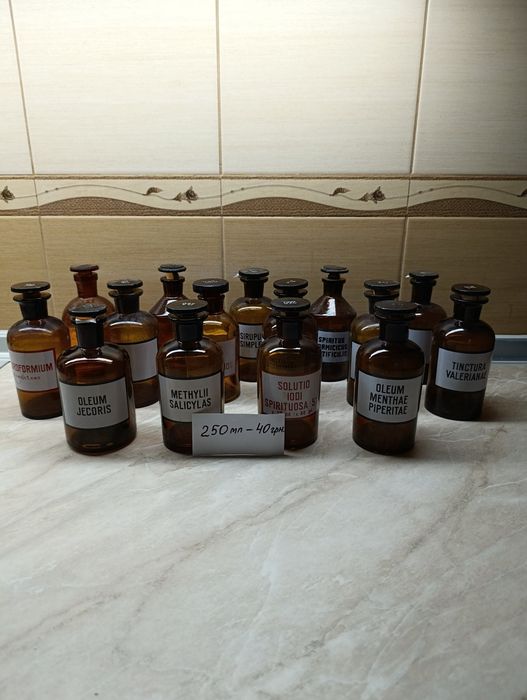 Аптечные банки стеклянные (штанглазы) производства Болгария новые.