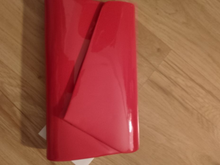 Nowa elegancka kopertówka w kolorze fuksji
