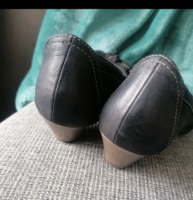 Czarne czółenka Tamaris