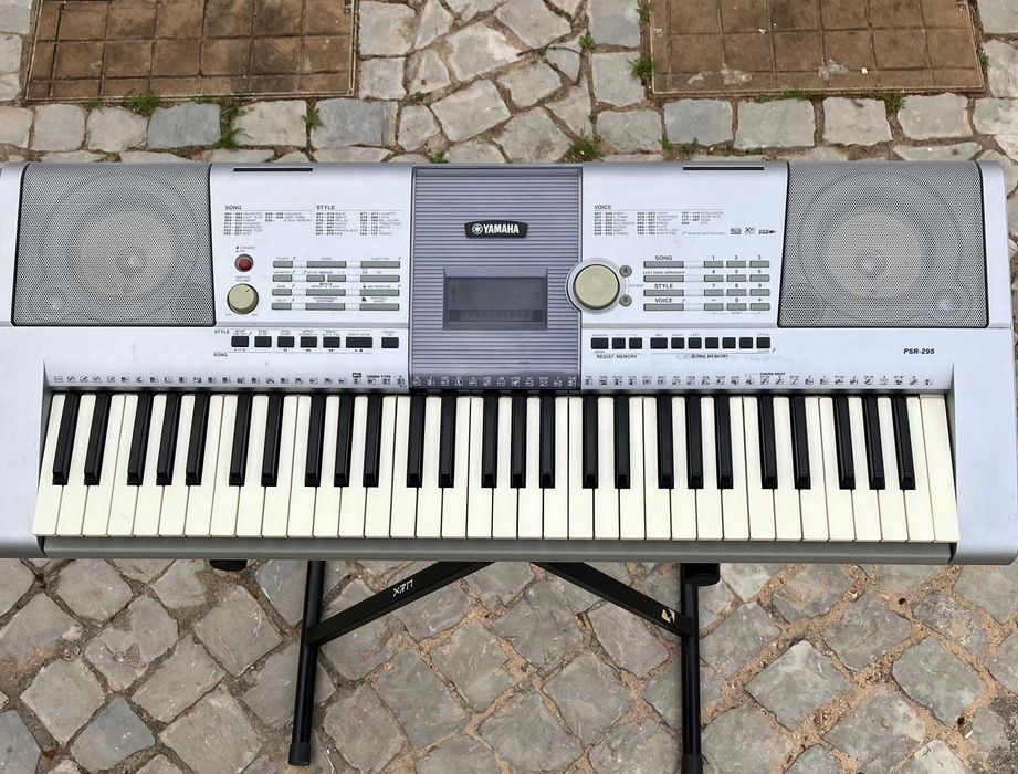 Teclado Yamaha PSR-295 Touch Sensitive (61 teclas) + Suporte