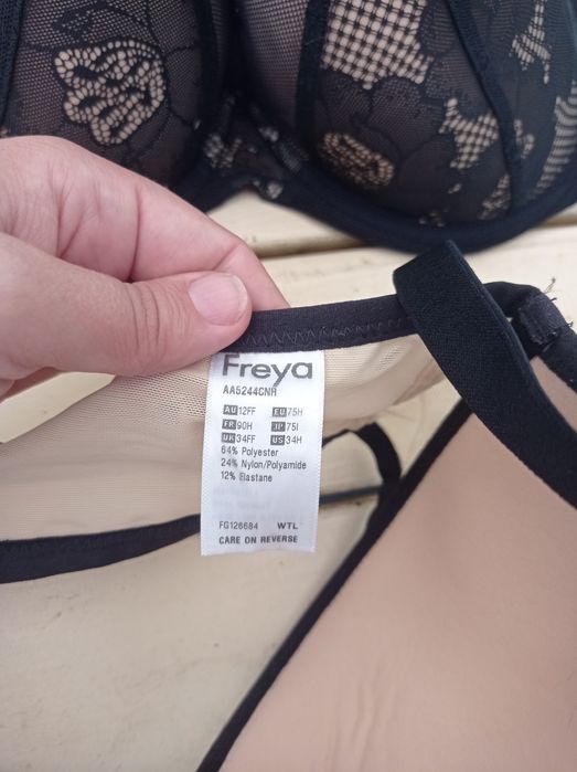 Бюзгалтери дуже красиві лівчики