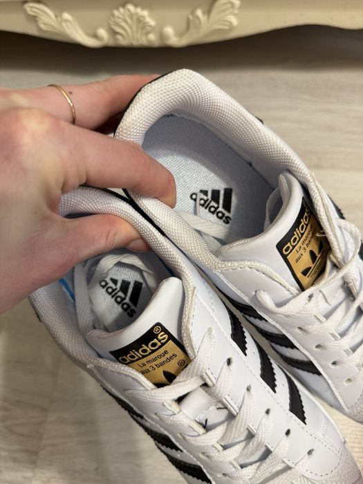 Продам кроссовки Adidas Superstar