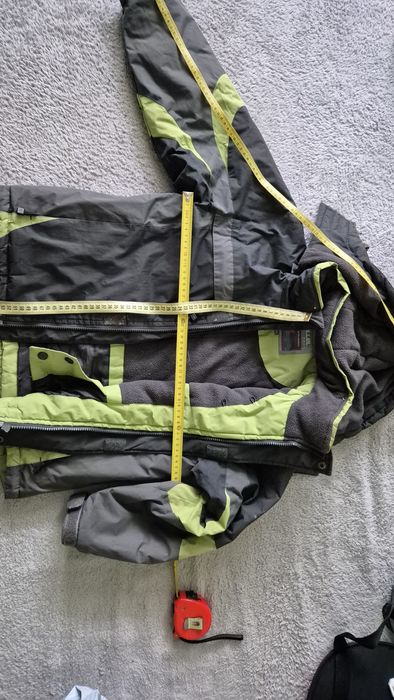 Тепла зимова куртка нв 9-10 рокiв